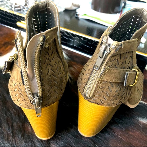 Charlotte Russe Open Toe Ankle Booties - Sz 9 - Picture 4 of 6